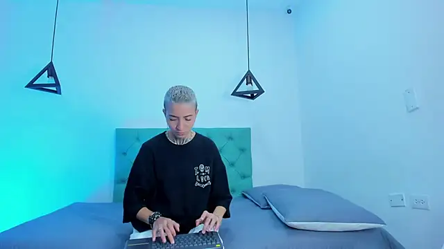 Tinny and Candy online show from 03-02-25, 01:05