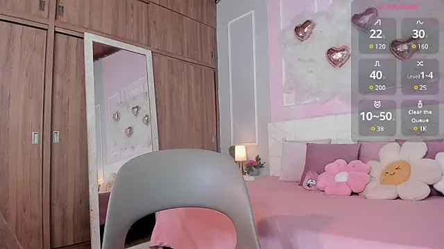 Snapshot of OraLarson chatting on 02-13-25, 03:14 OraLarson online show from 02-13-25, 03:14