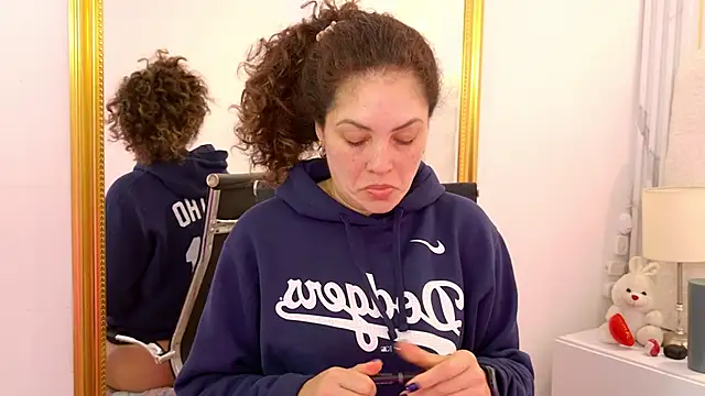 Juliabadlee online show from 11-13-25, 08:41