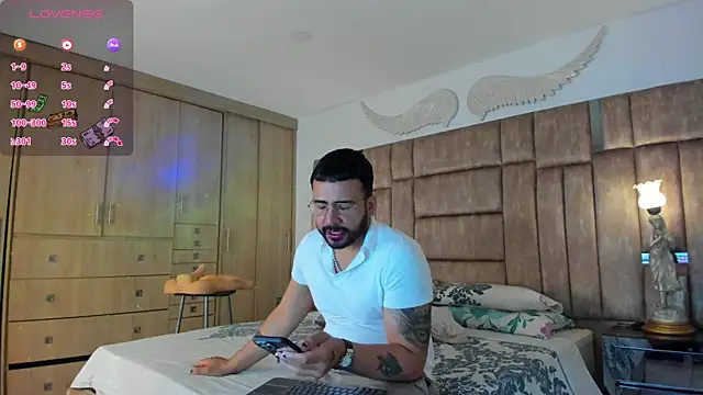 Snapshot of petterwilly1 chatting on 02-15-25, 02:44 petterwilly1 online show from 02-15-25, 02:44