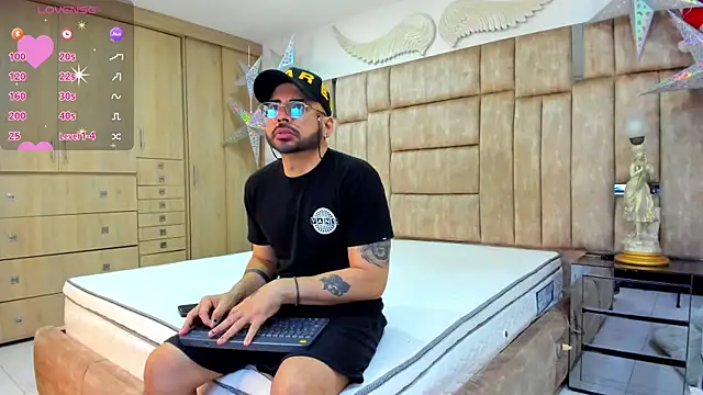 Snapshot of petterwilly1 chatting on 11-18-25, 11:15 petterwilly1 online show from 11-18-25, 11:15