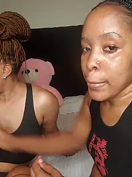 Snapshot of R-thequeen chatting on 03-06-26, 10:34 R-thequeen online show from 03-06-26, 10:34