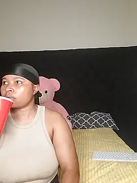 Snapshot of R-thequeen chatting on 03-23-26, 09:41 R-thequeen online show from 03-23-26, 09:41