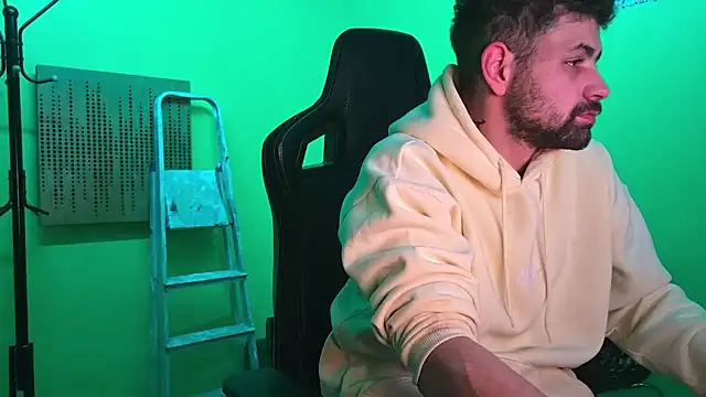 Snapshot of savage_daddyy chatting on 01-08-25, 03:51 savage daddyy online show from 01-08-25, 03:51