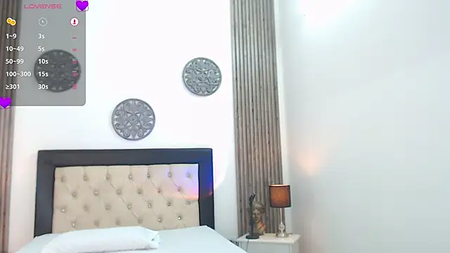 Snapshot of Julieta_De_Los_Angeles chatting on 12-19-24, 11:14 Julieta De Los Angeles online show from 12-19-24, 11:14