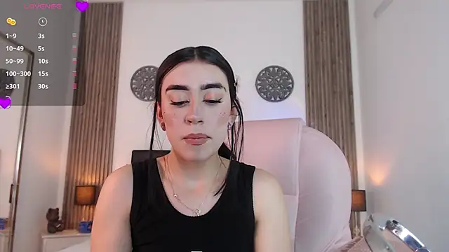 Snapshot of Julieta_De_Los_Angeles chatting on 12-28-24, 08:04 Julieta De Los Angeles online show from 12-28-24, 08:04