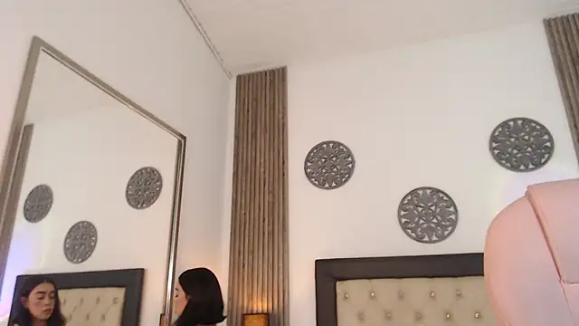 Snapshot of Julieta_De_Los_Angeles chatting on 12-30-24, 08:15 Julieta De Los Angeles online show from 12-30-24, 08:15