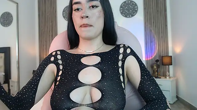 Snapshot of Julieta_De_Los_Angeles chatting on 12-31-24, 08:45 Julieta De Los Angeles online show from 12-31-24, 08:45