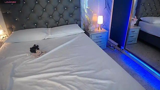 Snapshot of Julieta_De_Los_Angeles chatting on 01-21-25, 08:08 Julieta De Los Angeles online show from 01-21-25, 08:08