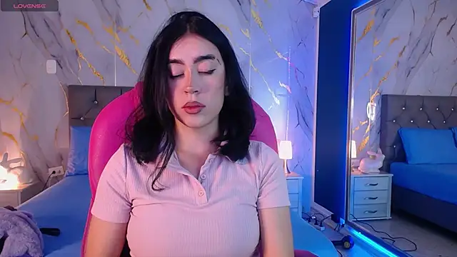 Snapshot of Julieta_De_Los_Angeles chatting on 02-05-25, 03:45 Julieta De Los Angeles online show from 02-05-25, 03:45