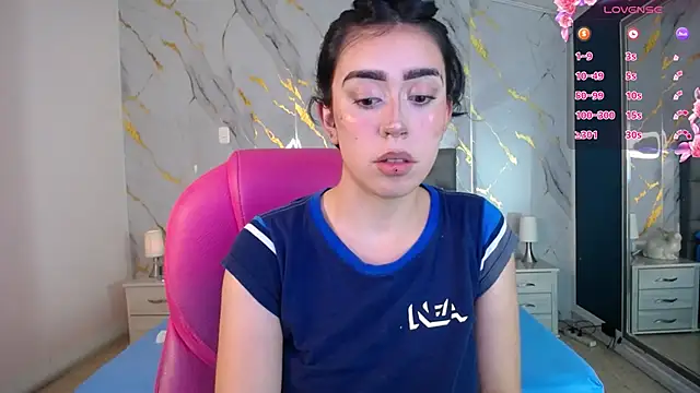 Snapshot of Julieta_De_Los_Angeles chatting on 02-18-25, 06:59 Julieta De Los Angeles online show from 02-18-25, 06:59