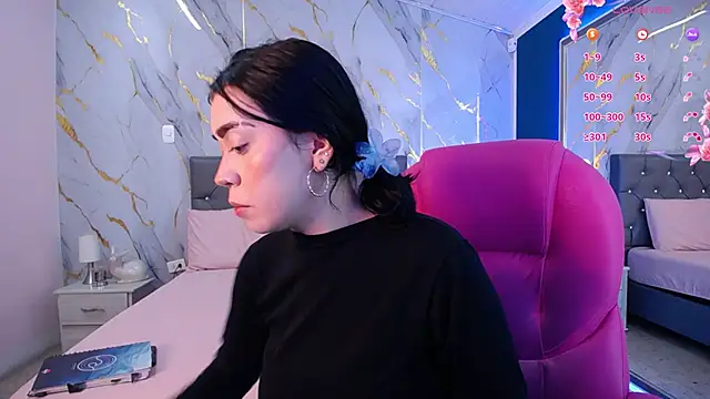 Snapshot of Julieta_De_Los_Angeles chatting on 02-20-25, 03:34 Julieta De Los Angeles online show from 02-20-25, 03:34