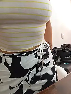 Snapshot of XGabrielaXX chatting on 12-17-25, 08:26 XGabrielaXX online show from 12-17-25, 08:26