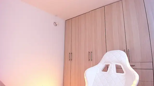 liaqueen610 online show from 12-19-24, 09:38