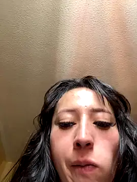 liaqueen610 online show from 10-28-25, 04:20