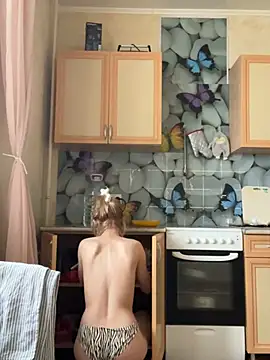 Snapshot of Romsticks chatting on 01-29-25, 08:08 Romsticks online show from 01-29-25, 08:08