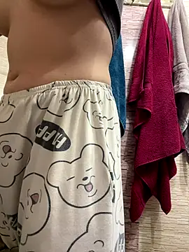 Snapshot of Romsticks chatting on 10-10-25, 07:29 Romsticks online show from 10-10-25, 07:29