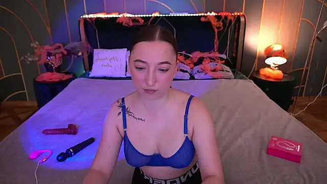 Snapshot of MonAmourrrR chatting on 10-24-25, 05:59 MonAmourrrR online show from 10-24-25, 05:59