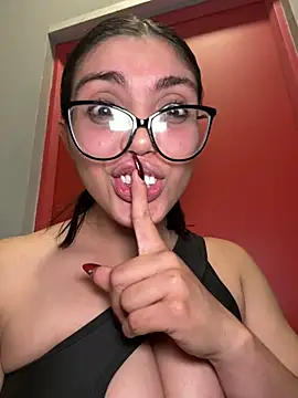 Snapshot of zui_lu chatting on 03-02-25, 04:17 zui lu online show from 03-02-25, 04:17