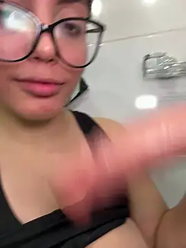 Snapshot of zui_lu chatting on 03-03-25, 07:10 zui lu online show from 03-03-25, 07:10