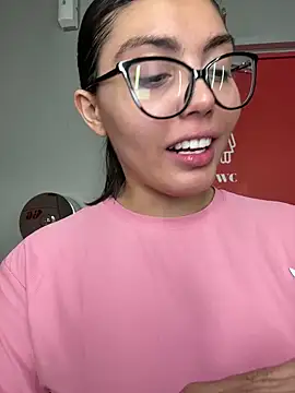 Snapshot of zui_lu chatting on 03-13-25, 05:43 zui lu online show from 03-13-25, 05:43