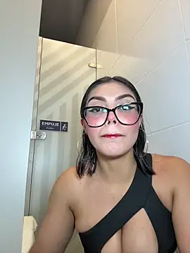 Snapshot of zui_lu chatting on 10-05-25, 03:49 zui lu online show from 10-05-25, 03:49