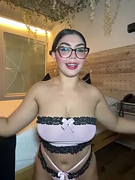 Snapshot of zui_lu chatting on 11-01-25, 12:12 zui lu online show from 11-01-25, 12:12