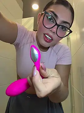 Snapshot of zui_lu chatting on 12-14-25, 04:29 zui lu online show from 12-14-25, 04:29