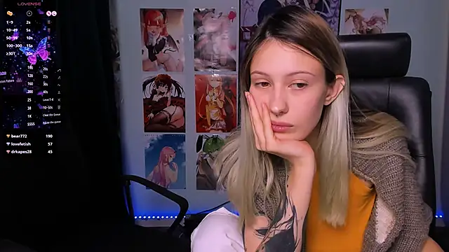 Snapshot of liana_kisses chatting on 12-15-24, 03:20 liana kisses online show from 12-15-24, 03:20