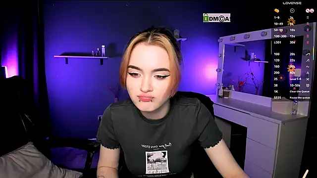 Snapshot of liana_kisses chatting on 03-15-25, 11:06 liana kisses online show from 03-15-25, 11:06