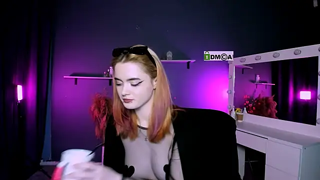 Snapshot of liana_kisses chatting on 03-20-25, 02:19 liana kisses online show from 03-20-25, 02:19