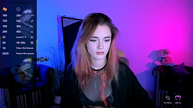 Snapshot of liana_kisses chatting on 10-18-25, 07:03 liana kisses online show from 10-18-25, 07:03