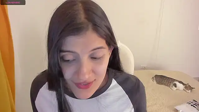 Snapshot of misstoya chatting on 03-18-25, 04:47 misstoya online show from 03-18-25, 04:47