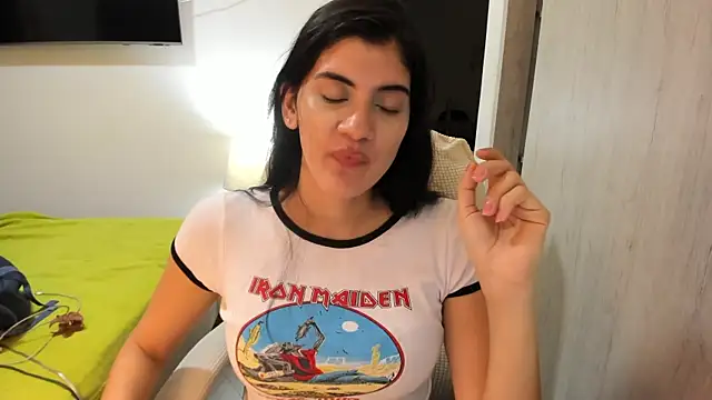 Snapshot of misstoya chatting on 10-25-25, 12:07 misstoya online show from 10-25-25, 12:07