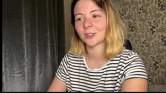 Snapshot of Nina_blain chatting on 01-06-25, 10:46 Nina blain online show from 01-06-25, 10:46