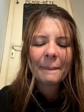 Snapshot of Nina_blain chatting on 09-23-25, 09:01 Nina blain online show from 09-23-25, 09:01