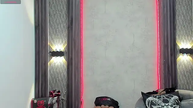 selene red  online show from 02-14-25, 07:44