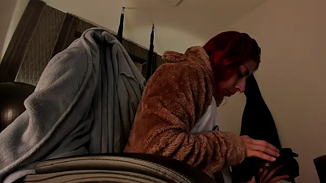 selene red  online show from 10-10-25, 02:38