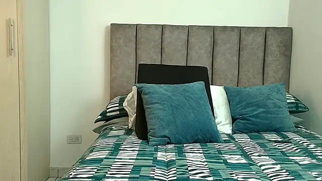 karina lewis  online show from 02-17-26, 04:42