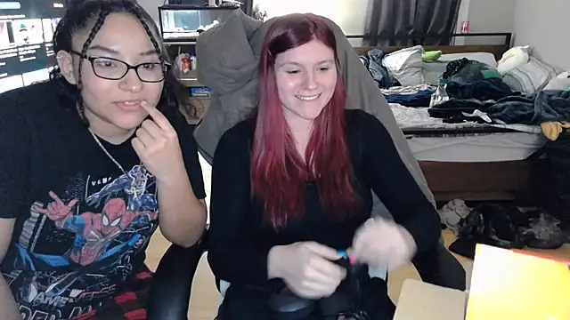 Elliewgfs online show from 12-08-24, 03:32