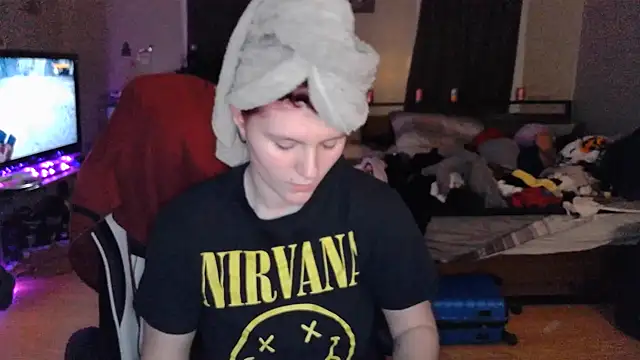 Elliewgfs online show from 12-16-24, 01:31