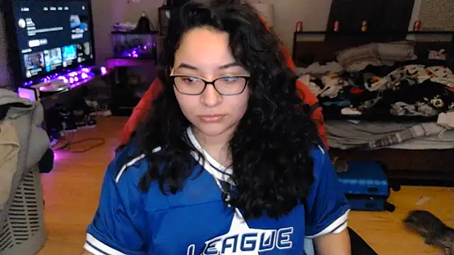 Elliewgfs online show from 12-22-24, 02:28