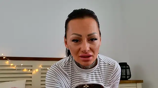 Mia-Roux online show from 01-17-26, 08:41