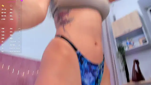 Snapshot of AprilWong chatting on 01-08-25, 09:21 AprilWong online show from 01-08-25, 09:21