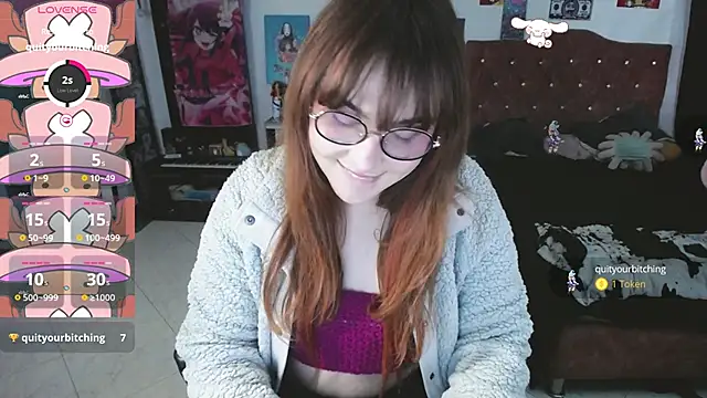 Snapshot of Avril2001 chatting on 02-12-25, 02:45 Avril2001 online show from 02-12-25, 02:45