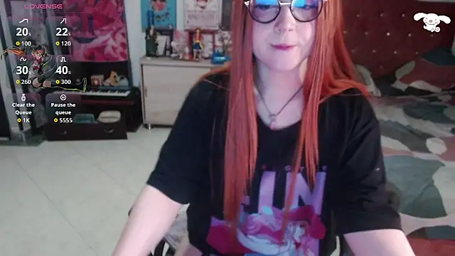 Snapshot of Avril2001 chatting on 10-12-25, 02:43 Avril2001 online show from 10-12-25, 02:43