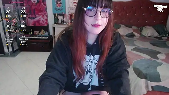 Snapshot of Avril2001 chatting on 10-16-25, 01:06 Avril2001 online show from 10-16-25, 01:06