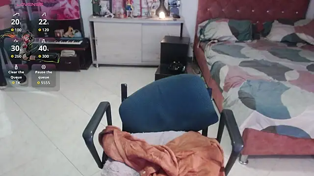 Snapshot of Avril2001 chatting on 10-24-25, 02:30 Avril2001 online show from 10-24-25, 02:30