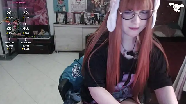 Snapshot of Avril2001 chatting on 11-26-25, 02:45 Avril2001 online show from 11-26-25, 02:45