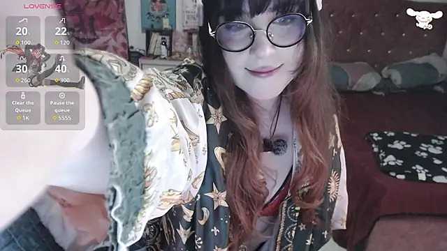 Snapshot of Avril2001 chatting on 12-04-25, 04:44 Avril2001 online show from 12-04-25, 04:44